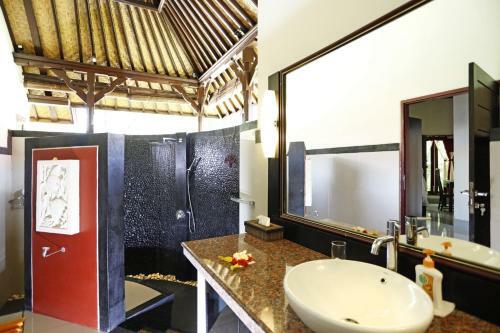 Hotel Teluk Karang Dive & Spa Resort