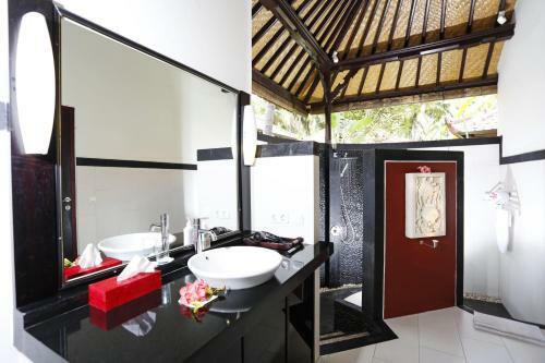 Hotel Teluk Karang Dive & Spa Resort