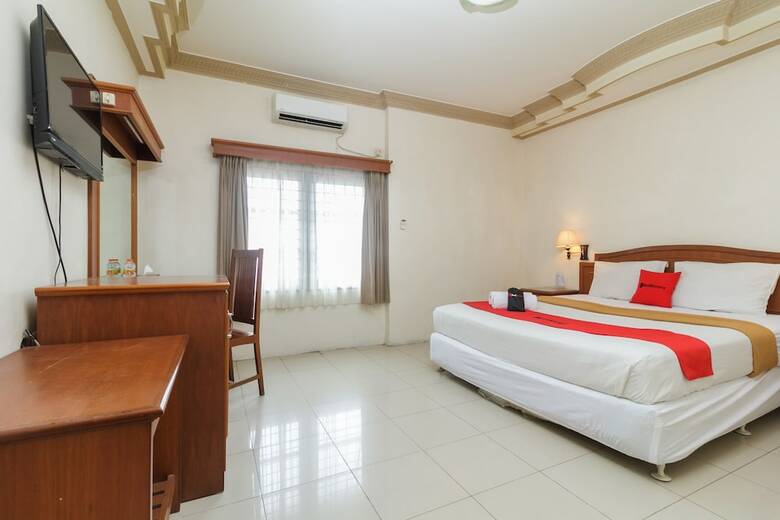 Hotel Reddoorz Plus Near Taman Siring