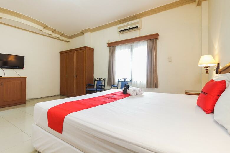 Hotel Reddoorz Plus Near Taman Siring