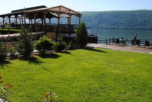 Hostal Pension La Ponton