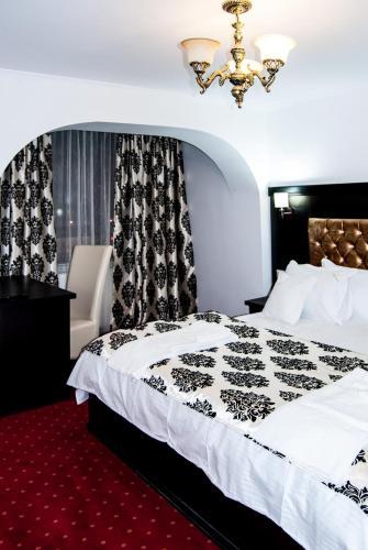 Hotel Blue Night