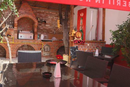Hostal La Storia Guest House