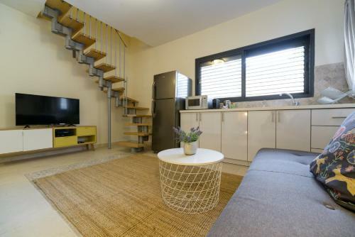 Luka 15 - By Beach Apartments Tlv