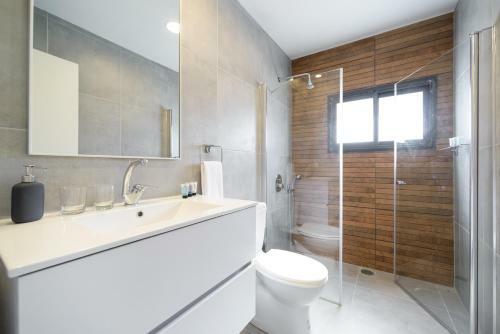 Luka 15 - By Beach Apartments Tlv