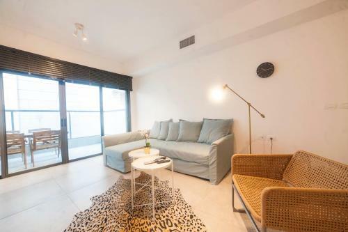 Luxury 2 Bedrooms Apartments Rothschild + Balcony