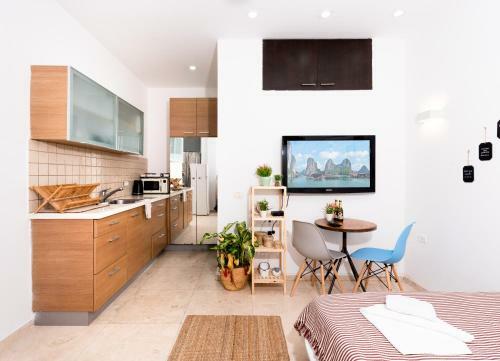 Prime Location Studio Apartment By The Beach