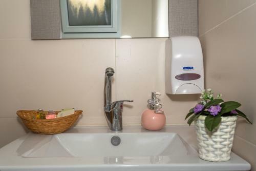 Hostal Etzel Tami Hospitality