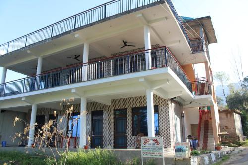 Mohinder & Mohindra Home Stay
