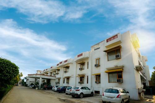 Hotel Club Platinum Resort
