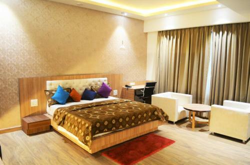 Hotel Emm Kay Residency