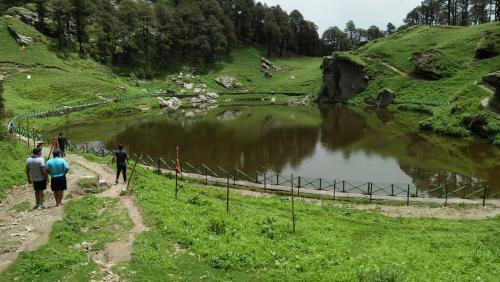 Hotel Sharda Resort-tirthan Valley