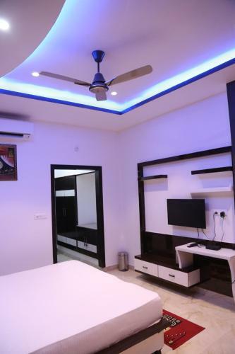 Hotel Dhanraj Palace