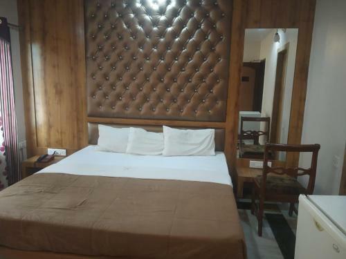 Lodge Hotel Rajwada International