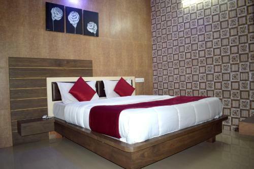 Hotel Sky Stays Heaven