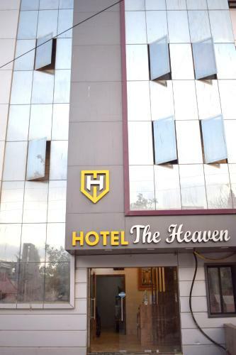 Hotel Sky Stays Heaven