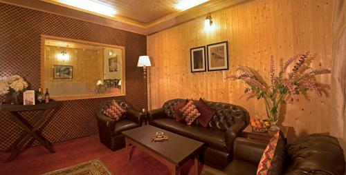 Lodge Nedous Hotel Gulmarg