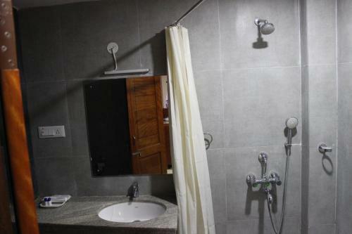 Hotel Aparupa Sands Marina Beach Resort