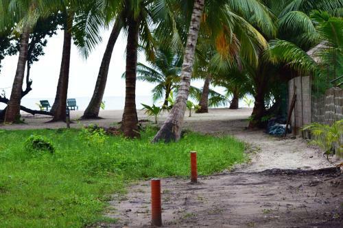 Hotel White Coral Beach Resort