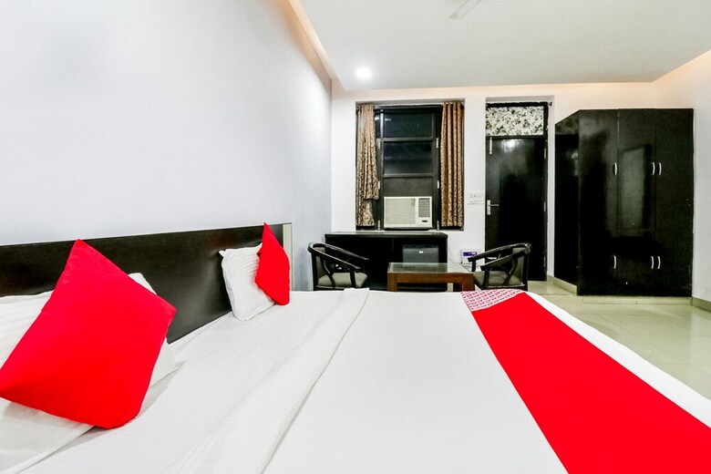 Hotel Oyo 12230 Rockwood Inn
