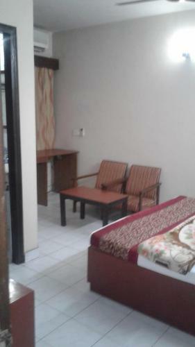 Hostal Pamposh Guest House Gk II Market