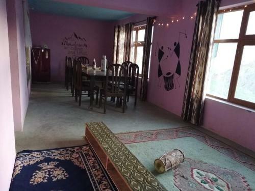 Hotel Deshek Homestay