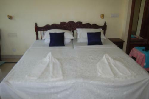 Hotel Mookambika Beach House