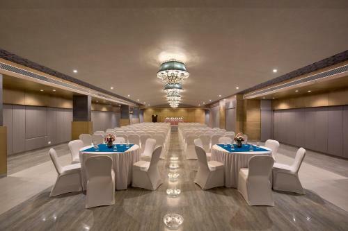 Hotel The Baroda Residency