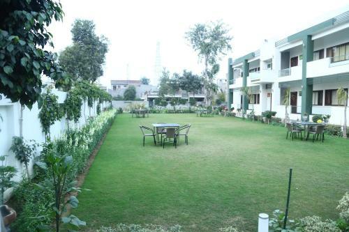 Hotel Whistling Greens
