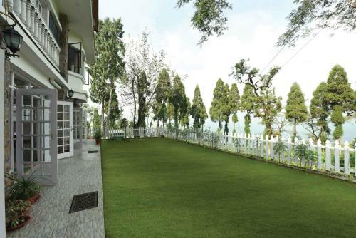 Hotel Sourenee Tea Estate