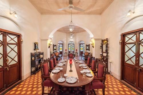 Bed & Breakfast Saffronstays Parsi Manor