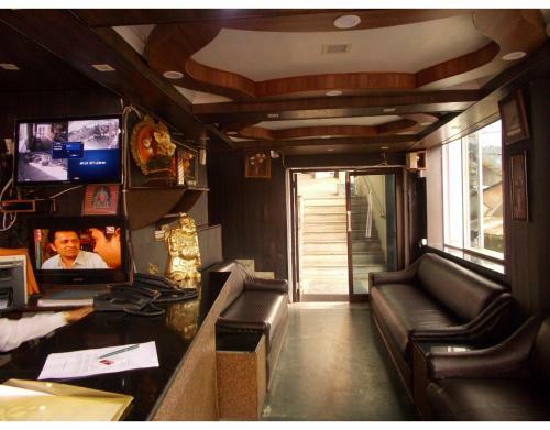 Hotel A-one Stay Near Picture Palace