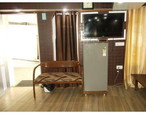 Hotel A-one Stay Near Picture Palace