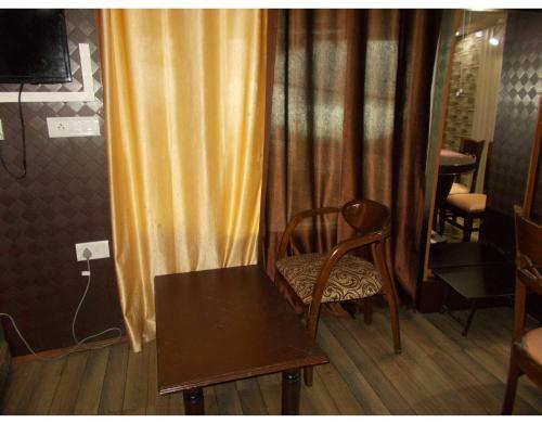 Hotel A-one Stay Near Picture Palace