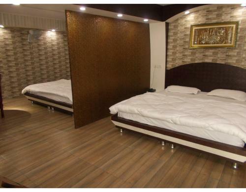 Hotel A-one Stay Near Picture Palace