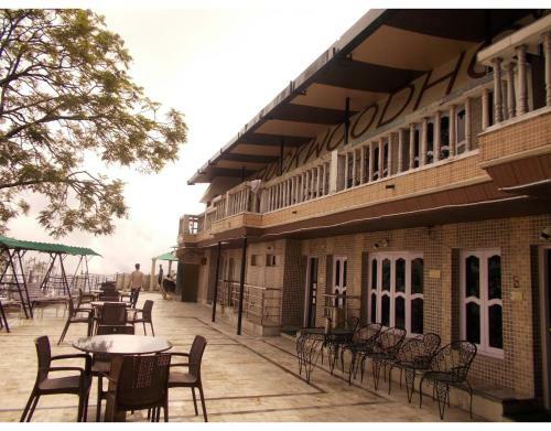 Hotel A-one Stay Near Picture Palace