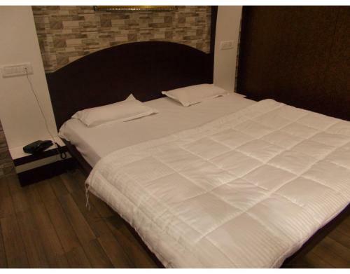 Hotel A-one Stay Near Picture Palace