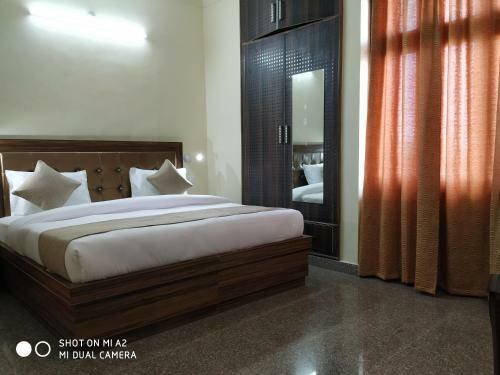 The Modern "a Home Stay - Away From Home"