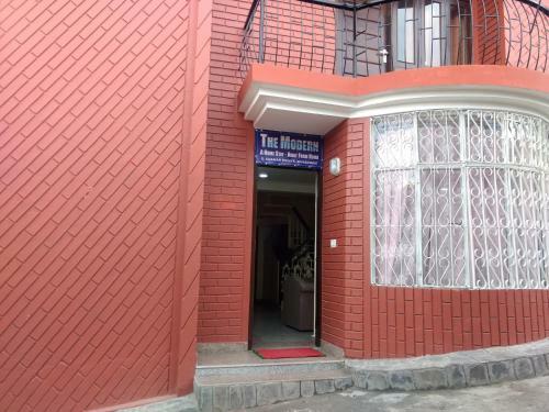 The Modern "a Home Stay - Away From Home"
