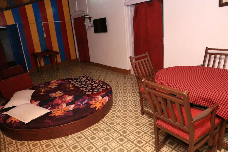 Prince Hotel Mallroad