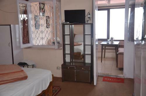 Hotel Whispering Windows