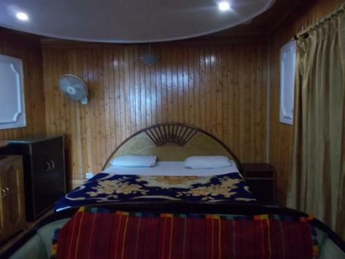 Hotel Mall Road Stay With In-house Restaurant