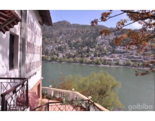 Hotel Luxurious Cottage By The Lake