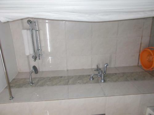 Hotel Relaxed Stay In A Breezy Building