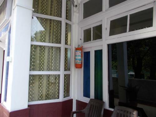Hotel Relaxed Stay In A Breezy Building