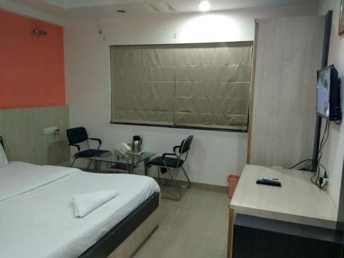 Hotel Jk Rooms 122 Shaheen-nr. Mahindra Co.-midc