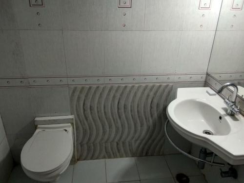 Hotel Jk Rooms 122 Shaheen-nr. Mahindra Co.-midc
