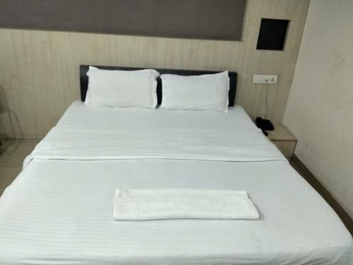 Hotel Jk Rooms 122 Shaheen-nr. Mahindra Co.-midc
