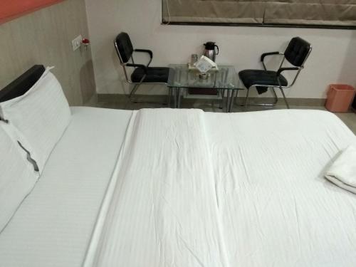 Hotel Jk Rooms 122 Shaheen-nr. Mahindra Co.-midc