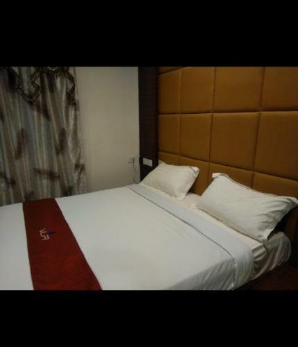 Hotel Vlr Residency
